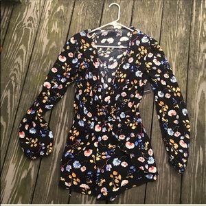 Floral romper ( brand new )